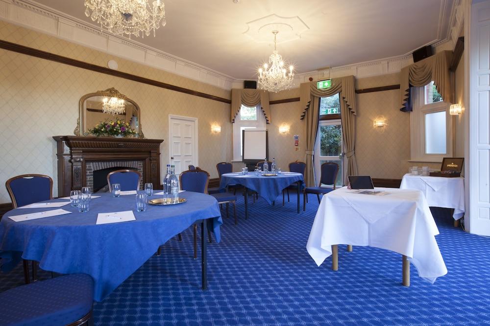 The Birch Hotel ヘイワーズ・ヒース エクステリア 写真