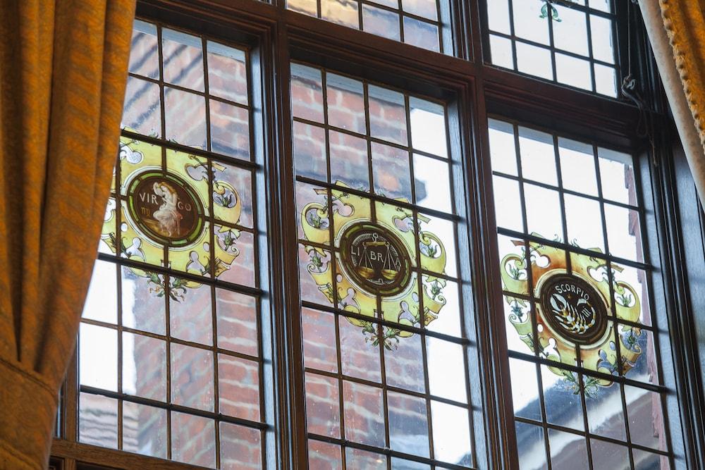 The Birch Hotel ヘイワーズ・ヒース エクステリア 写真