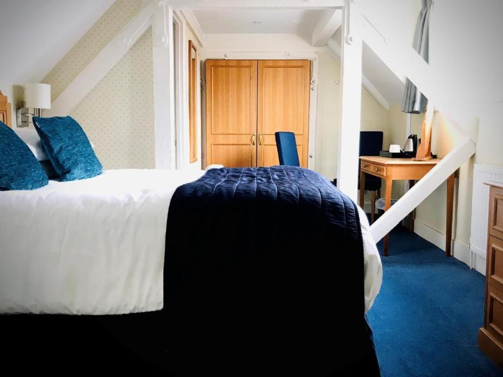 The Birch Hotel ヘイワーズ・ヒース エクステリア 写真