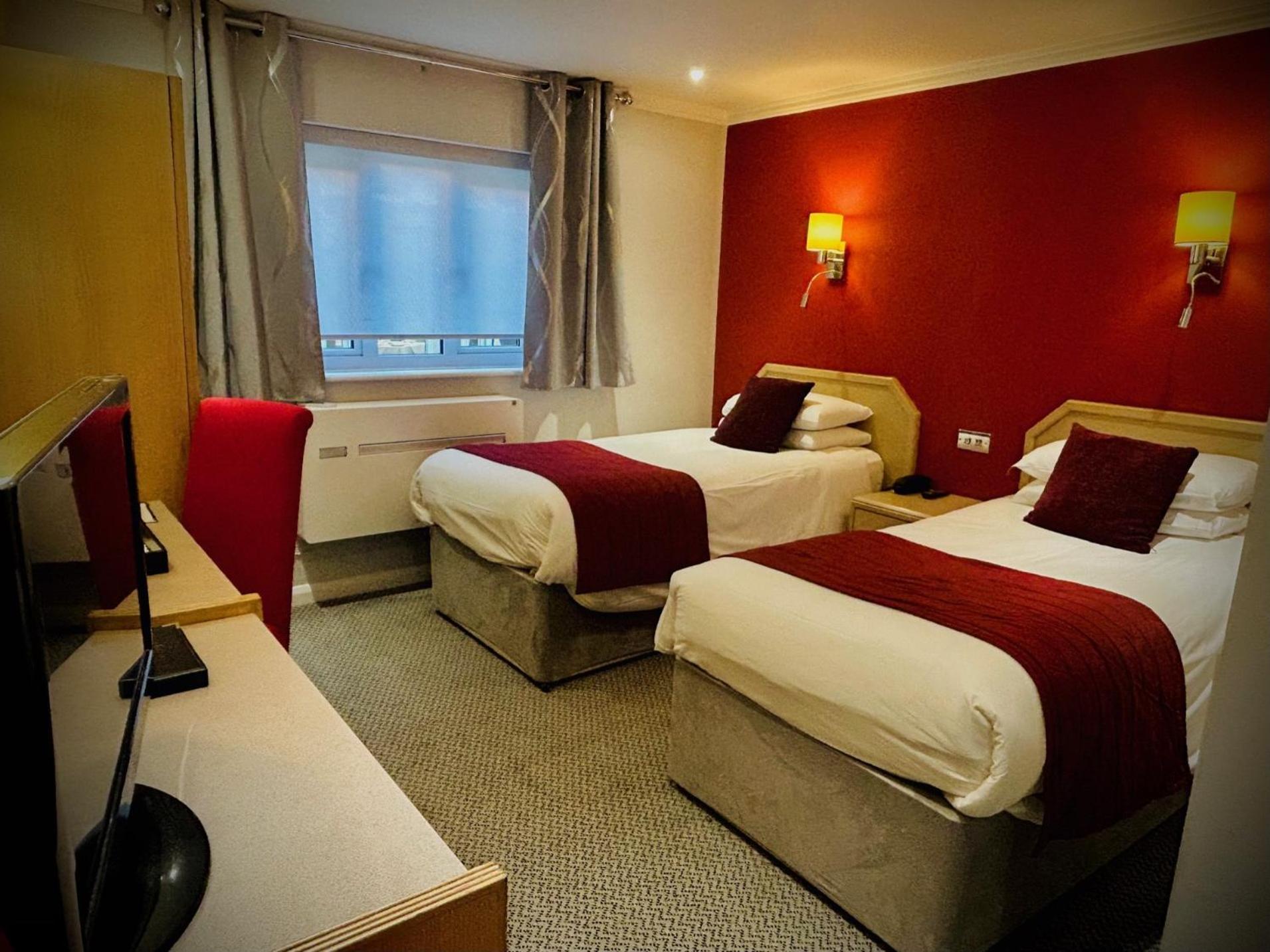The Birch Hotel ヘイワーズ・ヒース エクステリア 写真