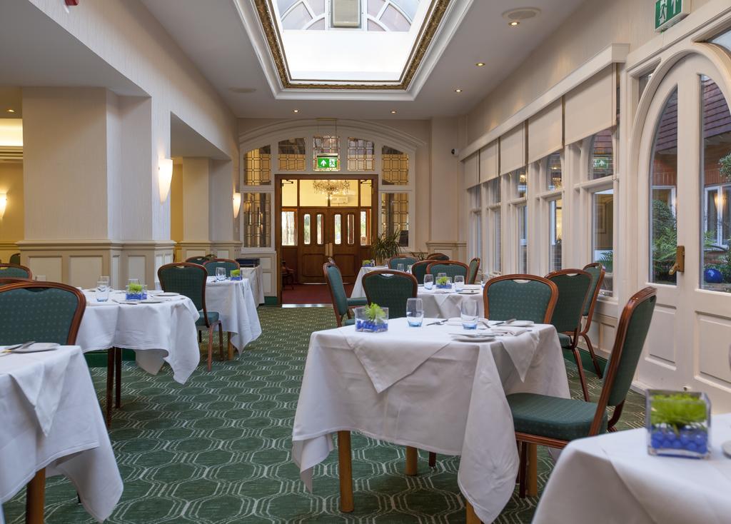 The Birch Hotel ヘイワーズ・ヒース エクステリア 写真