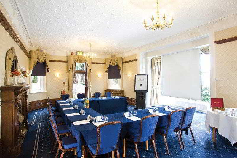 The Birch Hotel ヘイワーズ・ヒース エクステリア 写真
