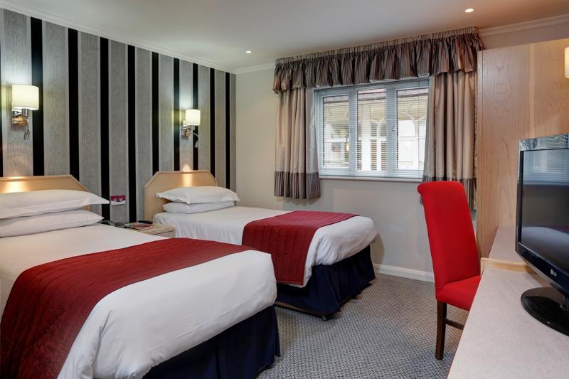 The Birch Hotel ヘイワーズ・ヒース エクステリア 写真