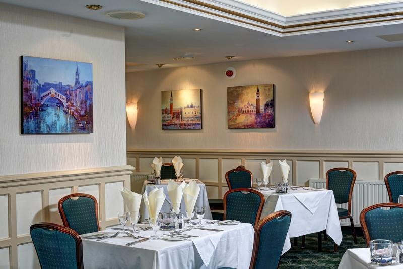 The Birch Hotel ヘイワーズ・ヒース エクステリア 写真